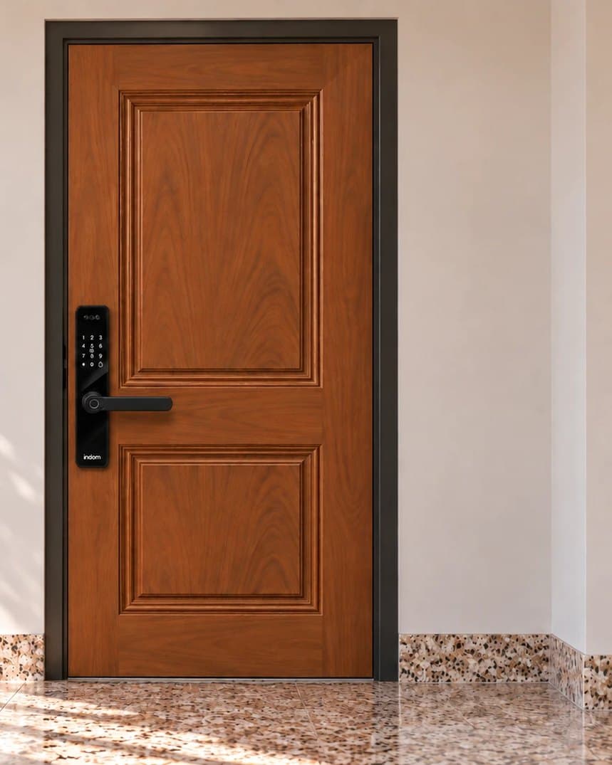 La misma puerta cerrada, vista de frente